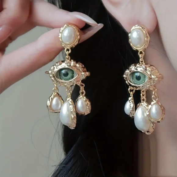 🆕️ Schiaparelli Style Elegant Gold and Pearl Evil Eye Drop Earrings NWOT - Picture 2 of 11